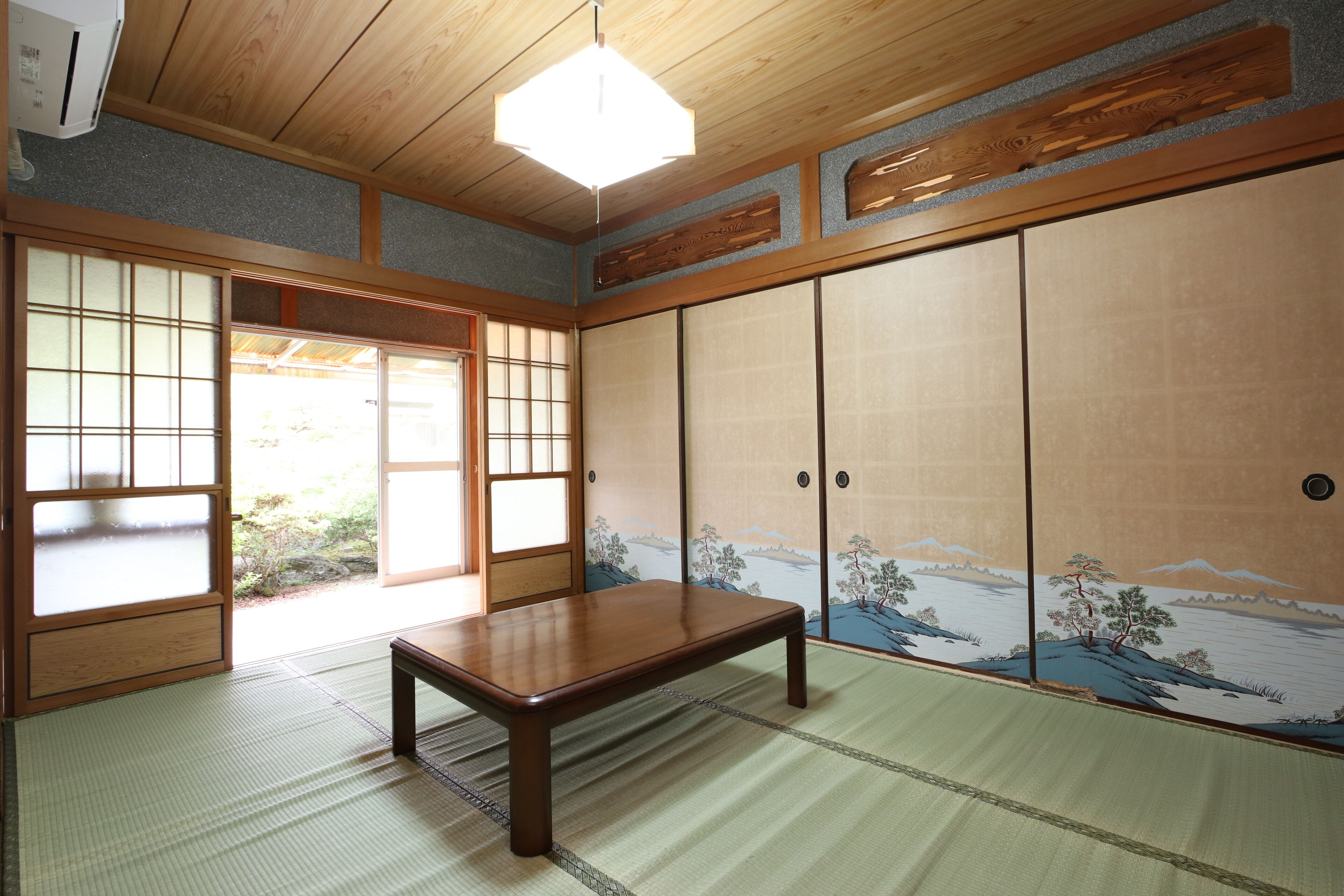 向かい (1棟貸) 禁煙 | ミニバー、セーフティボックス (室内)、ノートパソコン用作業スペース、アイロン / アイロン台