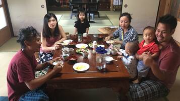 Daily continental breakfast (JPY 500 per person)