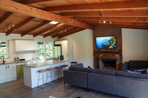 Rumah, 5 kamar tidur, pemandangan kebun | Area keluarga | Smart TV dan Netflix