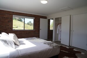 House, 5 Bedrooms, Garden View