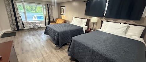 Deluxe Triple Room | Desk, laptop workspace, blackout drapes, soundproofing