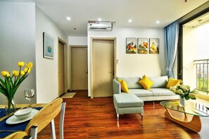 Appartement familial | Bureau, rideaux d’obscurcissement, système d’insonorisation