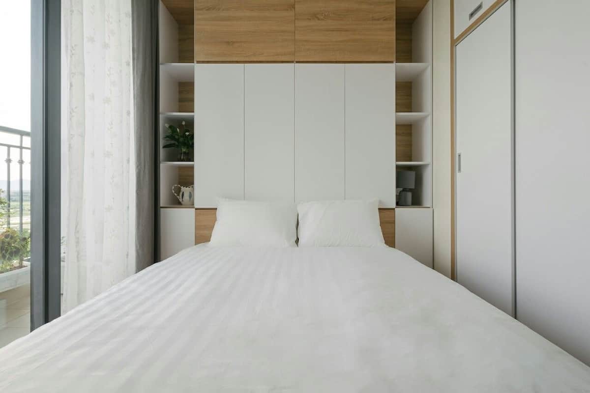 City Apartment | Desk, blackout curtains, soundproofing, free WiFi