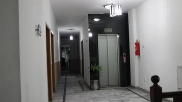 Área de estar no saguão