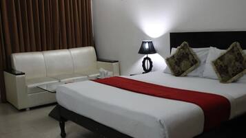 Quarto solteiro luxo | 1 quarto, cofres nos quartos, espaço de trabalho para notebook