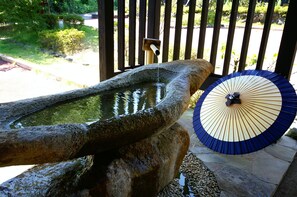 Exterior detail - Gensen to Hanare no Oyado Tsuki (Ito)