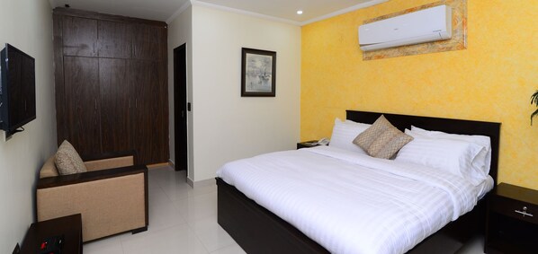 Standard Double Room | Premium bedding, down comforters, individually decorated - Signature Inn (Lahore)