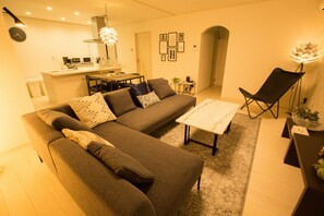 Living area - Jikukan Hare (Onna)