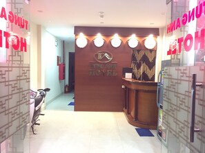 Reception - Tung Anh Hotel (Hanoi)