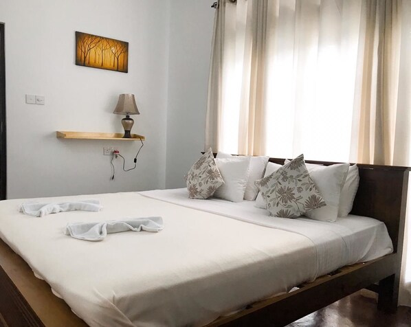 In-room safe, soundproofing, iron/ironing board, free WiFi