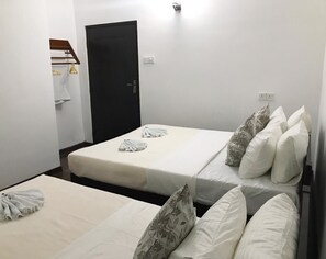 In-room safe, soundproofing, iron/ironing board, free WiFi