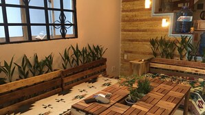 Coin salon dans le hall