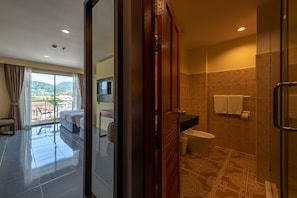 1 bedroom, premium bedding, minibar, in-room safe