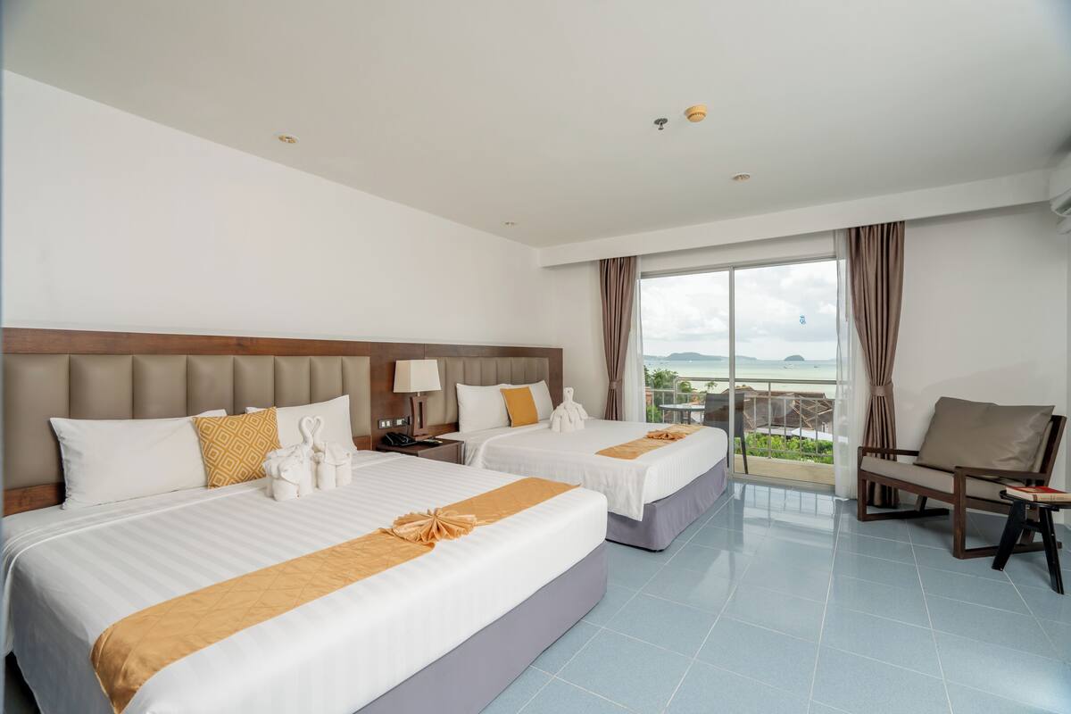 Signature Family Sea View | Premium bedding, minibar, in-room safe, desk