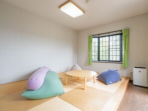 Maison (Private Vacation Home, Okawa 355) | Aire de séjour | Téléviseur à écran plat