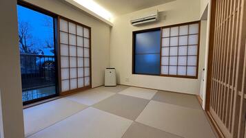 Casa | 2 quartos, Wi-Fi de cortesia, roupa de cama