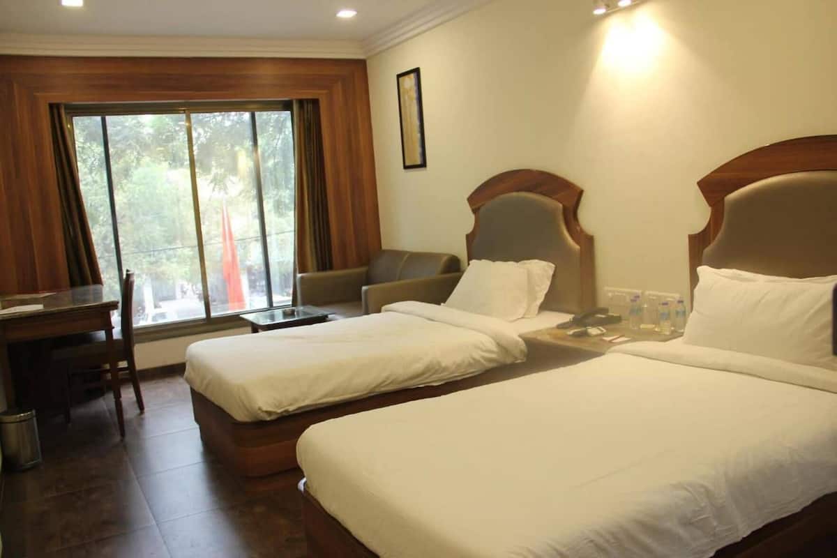 Rollaway beds (surcharge), bed sheets