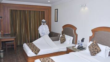 Deluxe tweepersoonskamer | Extra bedden (toeslag), beddengoed, rolstoeltoegang