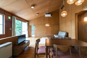 Casa (Private Vacation Home, Akazawa, E35-1) | Área de estar | TV de tela plana