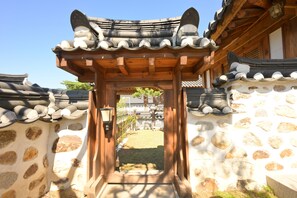 Exterior - Donghae Hanok Donganjae (Donghae)