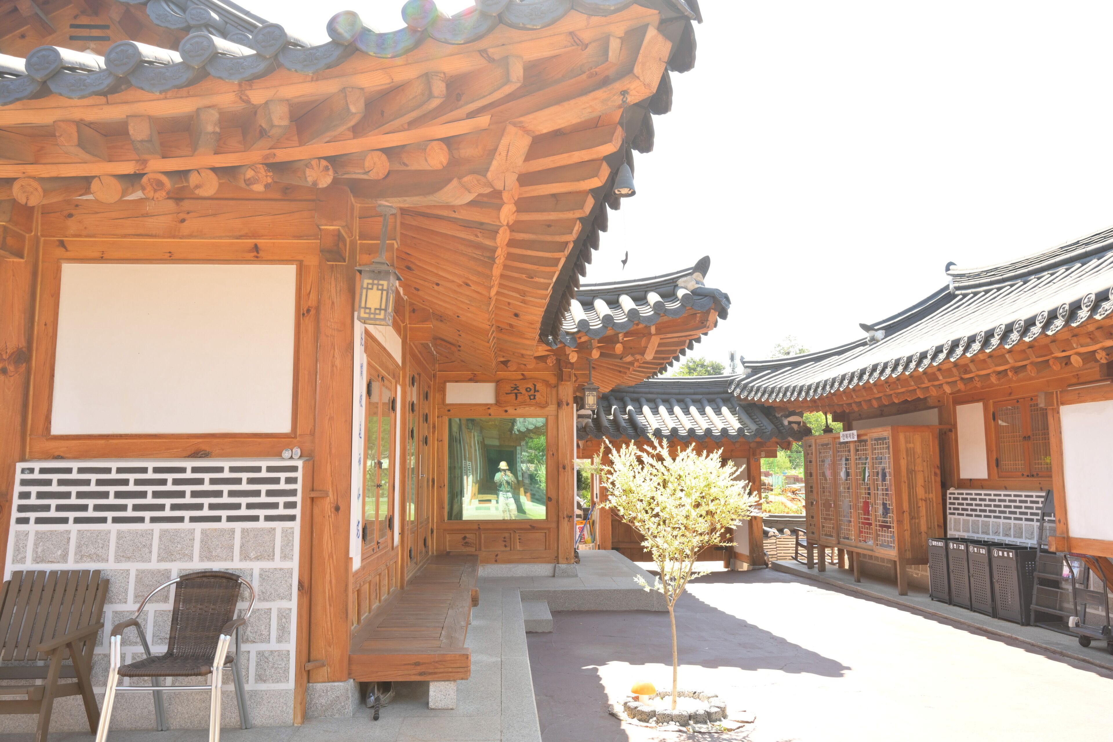 2 bedrooms, premium bedding, individually decorated