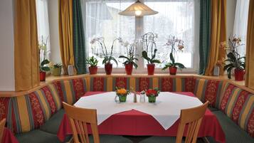 Tägliches inbegriffenes Frühstücksbuffet