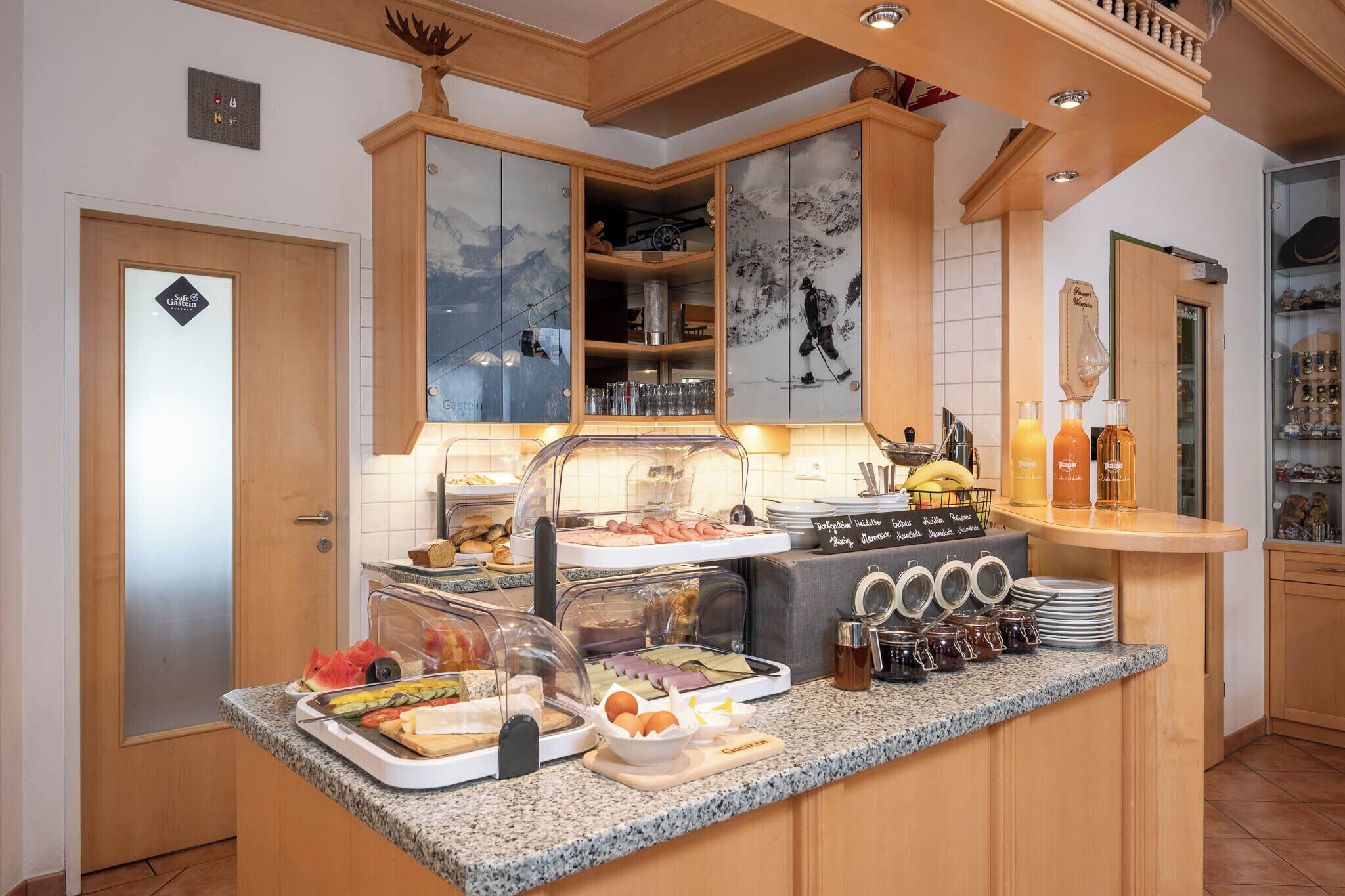 Buffet déjeuner gratuit tous les jours
