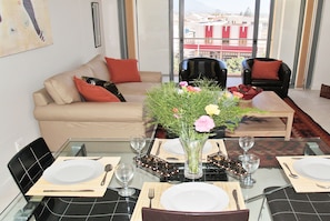 Apartamento, 1 quarto | Área de estar | TV de tela plana