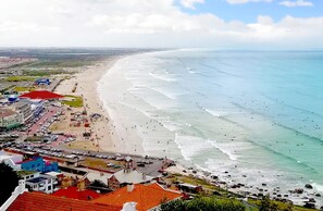 Beach - Majestic Loft Muizenberg Beachfront (Cape Town)