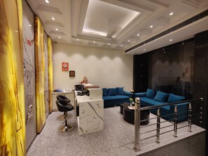 Reception - Hotel Z Suites Near IGI Airport Delhi (New Delhi)
