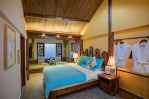 Quarto casal conforto | Escrivaninha, cortinas blackout, Wi-Fi de cortesia