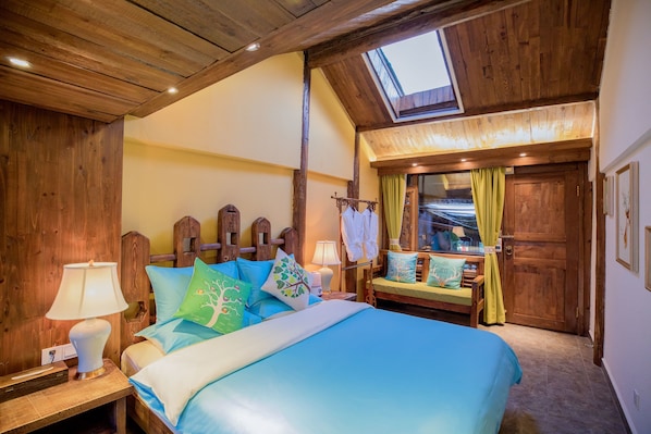 Chambre Confort double | Bureau, rideaux dâobscurcissement, accĂšs au Wi-Fi (inclus)