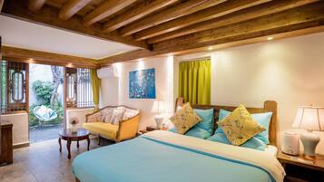 Desk, blackout drapes, free WiFi