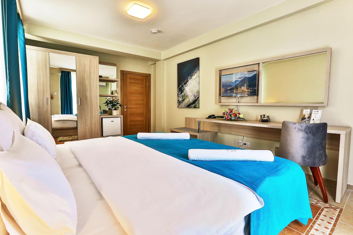 1 bedroom, in-room safe, desk, laptop workspace