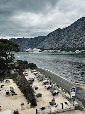 Breakfast, dinner served; international cuisine, beach views