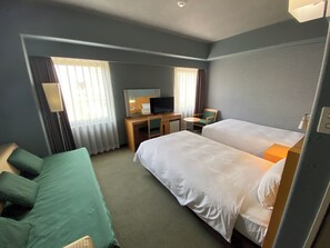 Superior Twin Room, Smoking | Premium bedding, down duvets, desk, laptop workspace - Valie Hotel Hiroshima (Hiroshima)