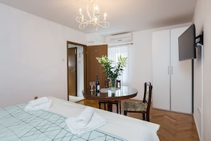Apartment (APP 1) | Living area | Flat-screen TV