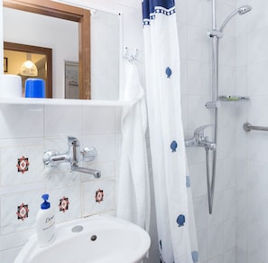 Apartment (APP 1) | Bathroom