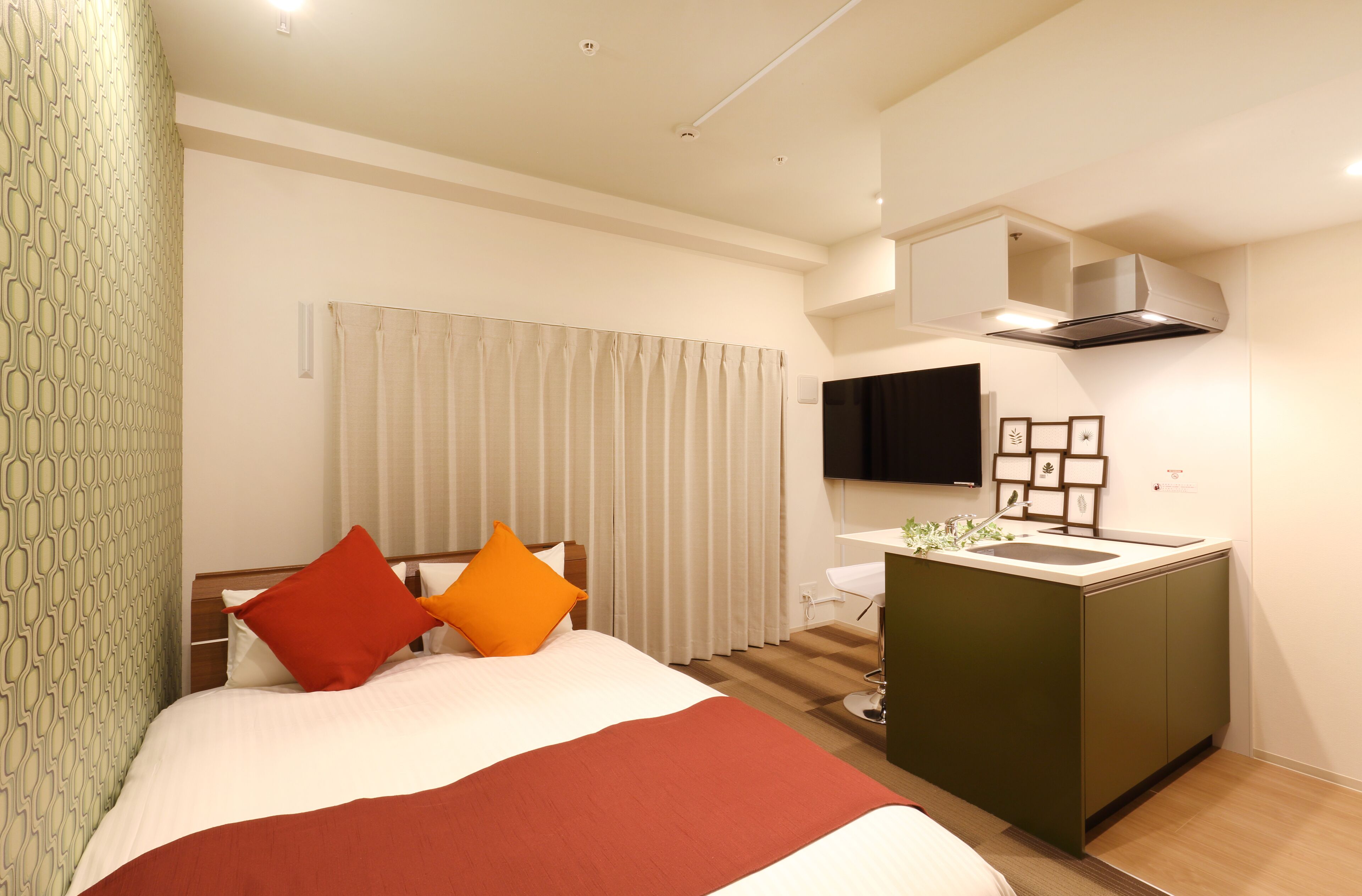 Iron/ironing board, free WiFi, bed sheets