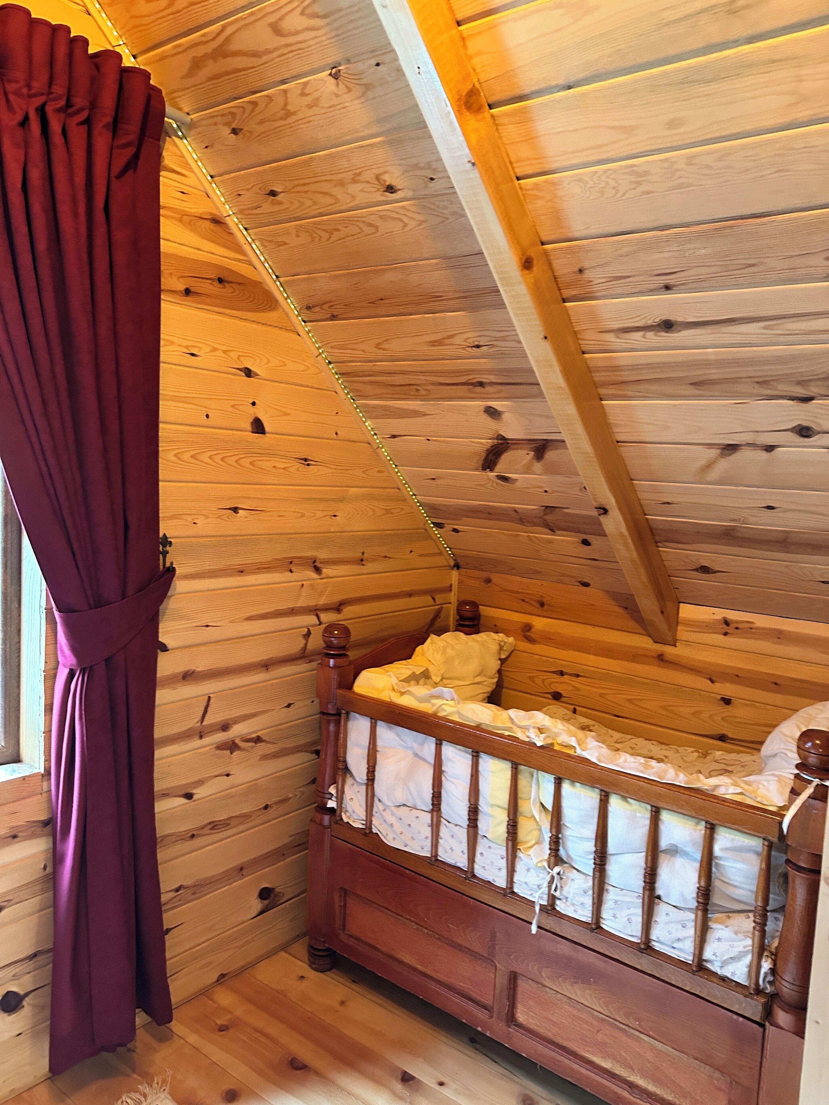 Peralatan tempat tidur premium, dihias secara berasingan 