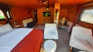 Bangalô, 2 quartos, vista para o rio | 2 quartos, roupas de cama premium, individualmente decorados