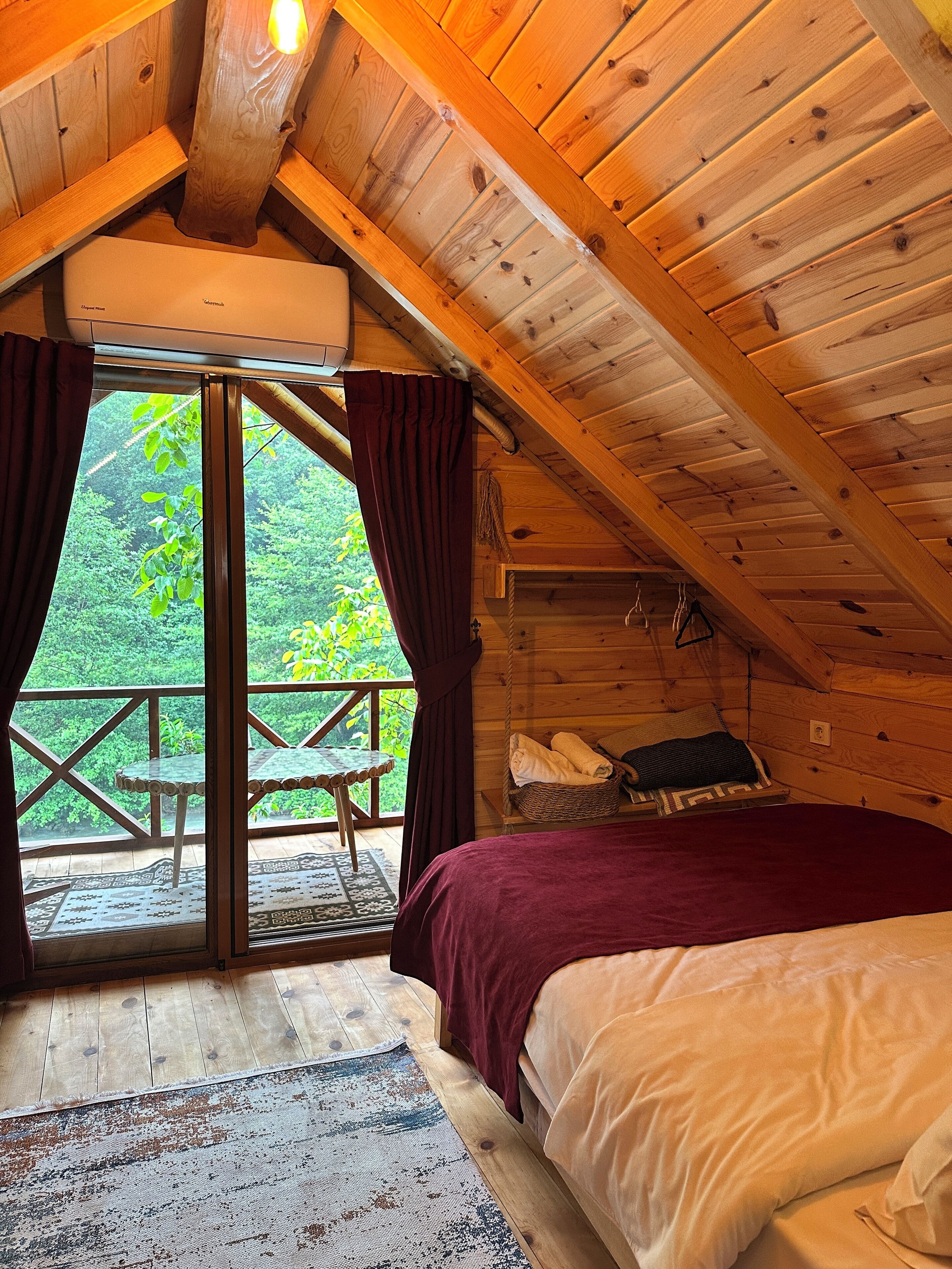 Premium bedding, individually decorated, individually furnished, desk