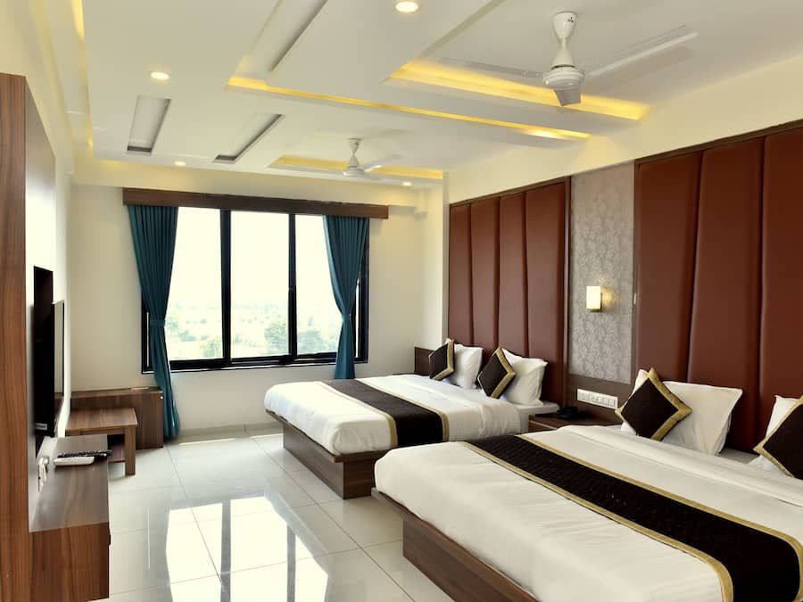 In-room safe, desk, free WiFi, wheelchair access