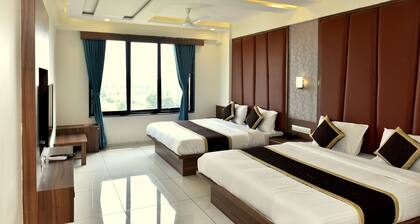 Hotel Royal Square by Sky Stays