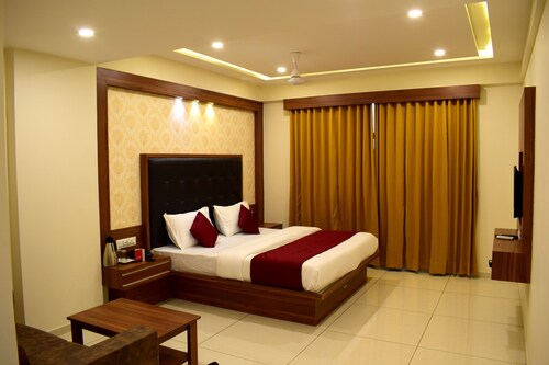 Hotel Royal Square, Ahmedabad