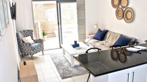 Apartment | Eigene Küche | Großer Kühlschrank, Mikrowelle, Ofen, Herdplatte