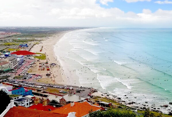On the beach, white sand - Surfers Studio Muizenberg Beachfront (Cape Town)