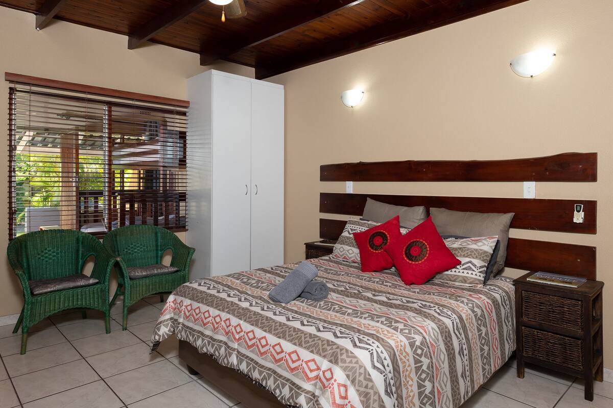 Standard Apartment | Desk, iron/ironing board, bed sheets
