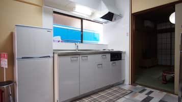 Private Vacation Home | Private kitchenette | Full-sized fridge, microwave, oven, stovetop
