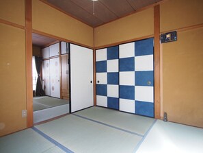 3 bedrooms, hypo-allergenic bedding, blackout drapes, free WiFi - Ryokan Ikyu (Nagoya)